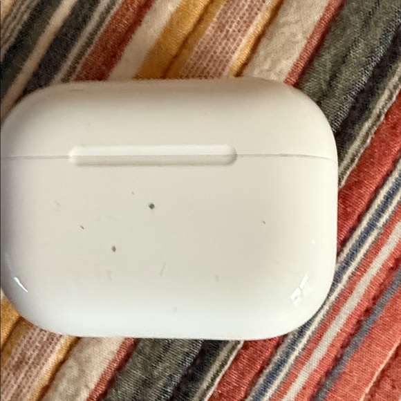 Apple White Earbuds Charging Case